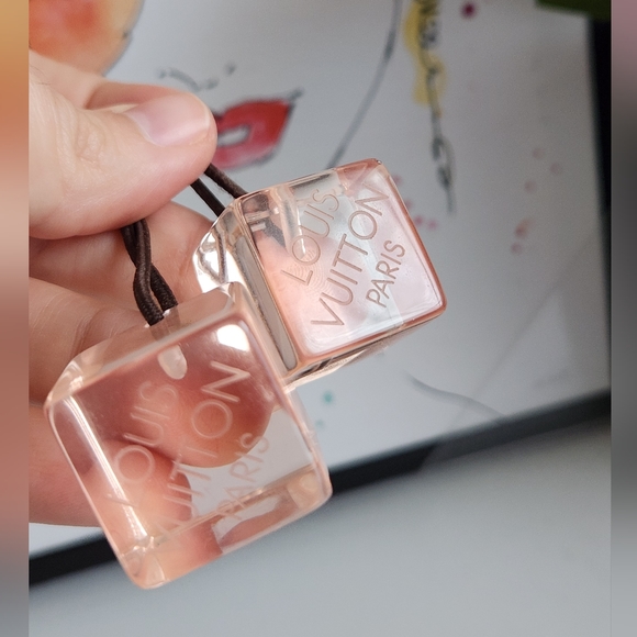 LOUIS VUITTON Pink Cube Hair Tie - Picture 5 of 5